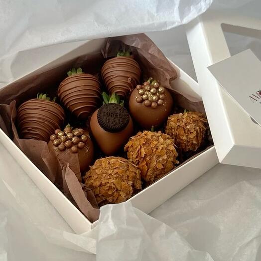 Клубника в шоколаде 9шт «023»