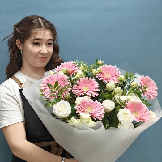 Гербера с кустовой розой