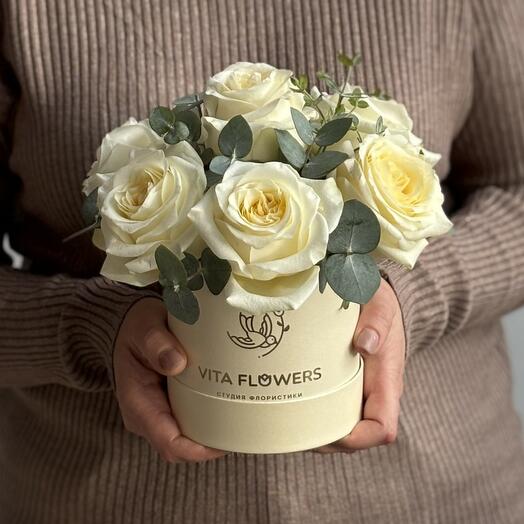 Hatbox with delicate Roses