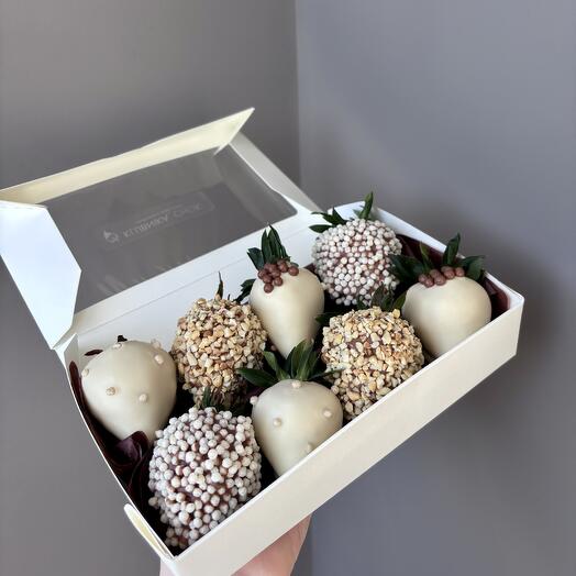 Клубника в бельгийском шоколаде🍓 ( 8 ягод )