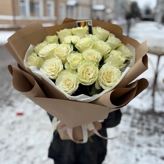 Букет из 25 белых роз в крафте Стиль
