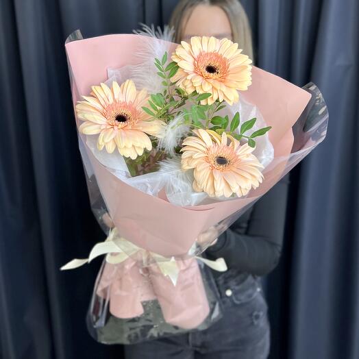 Bouquet of 3 peach-colored gerberas