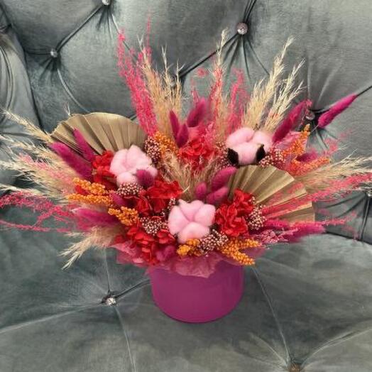 Композиция из стабилизированных цветов в малиновых оттенках🌺🧡