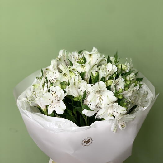 Bouquet of white alstroemeria