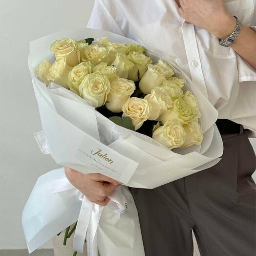 Elegant Purity – 25 White Roses Bouquet