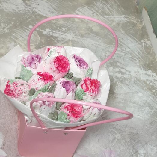 Букет в розовой сумочке