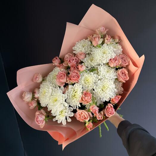 Bouquet of bush roses