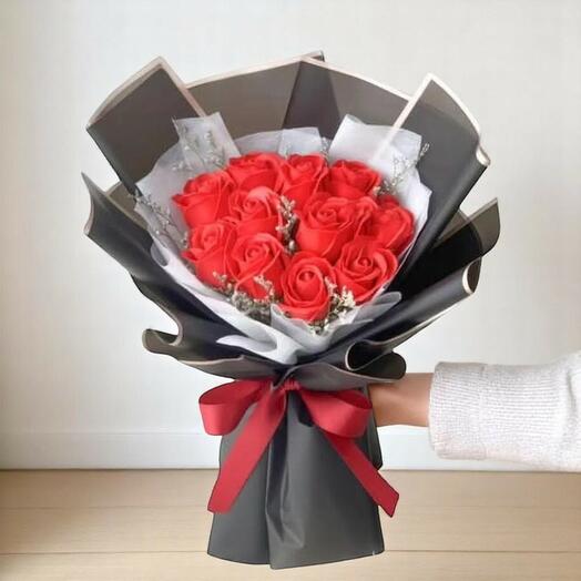 11 Red rose bouquet