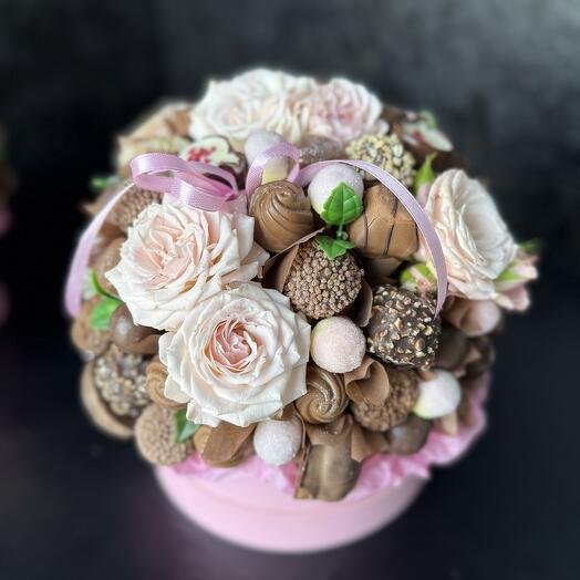 Сладкий букет с розами