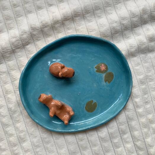 Тарелка керамическая "Капибары" для украшений