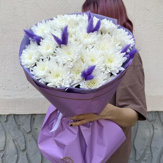 Моно букет из стойкой хризантемы и лагуруса