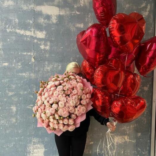 💐 51 пионовидная роза с 15 шарами-сердцами
