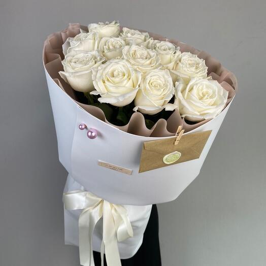 Mono white roses