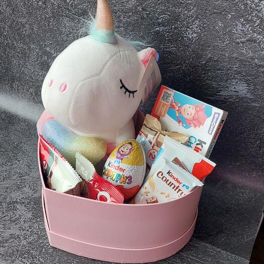 Бокс с единорожкой и сладостями