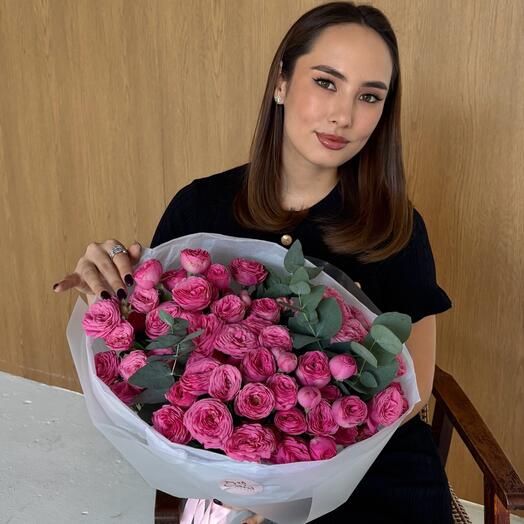 Невероятные кустовые пионовидные розы сорта «Жизель»