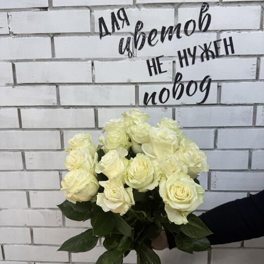 15 белых роз