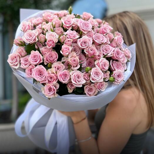 11 кустовых нежных роз «Лейла»