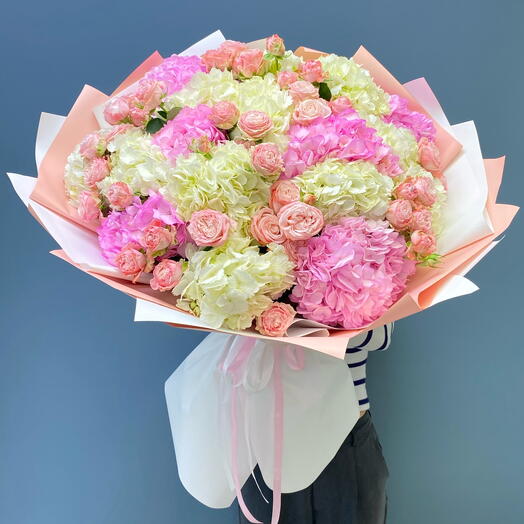 Большой букет из Гортензий и кустовых Роз 💞💞💞