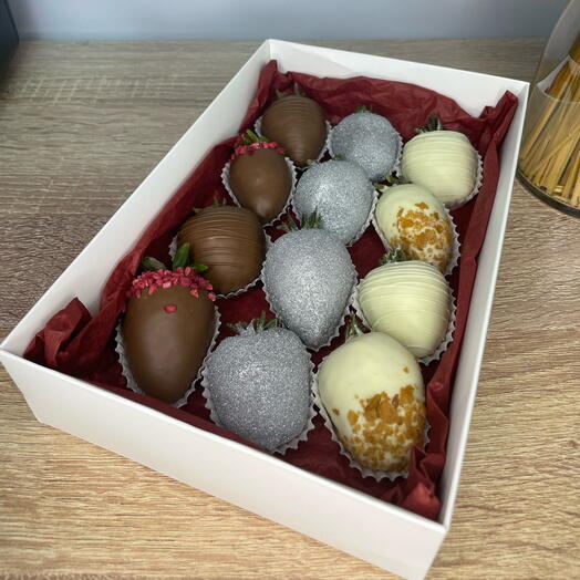 Набор клубники в шоколаде Бордо М