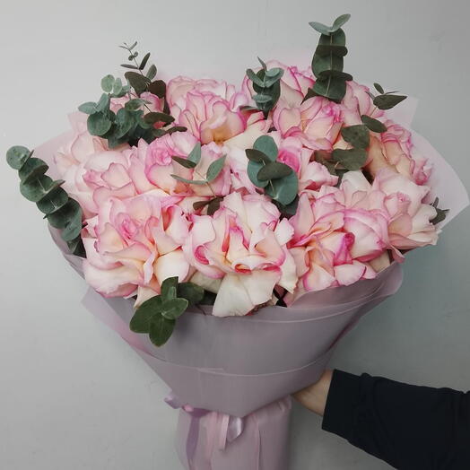 Букет из нежных розовых французских роз