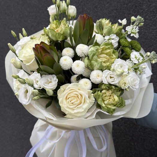 Шикарный необычный букет зеленая роза маттиола эустома роза