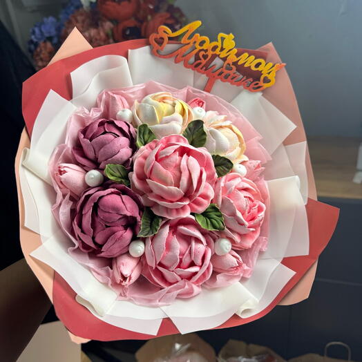 Букет пионов маме из ягодного зефира