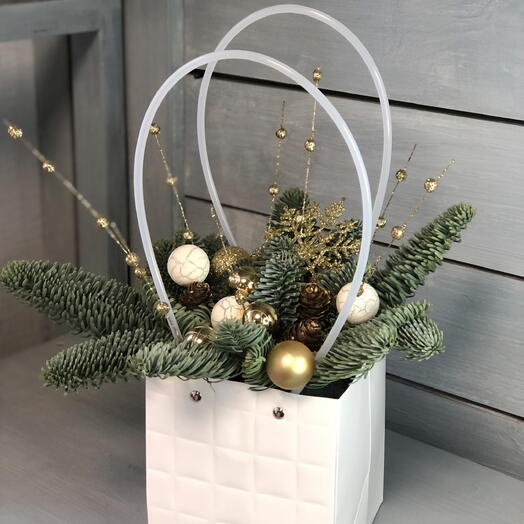 Композиция Белое золото с нобилисом и украшениями