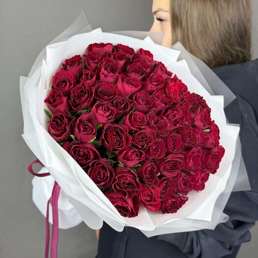 Монобукет Kiss me из 55 красных роз