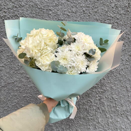 Букет из гортензии,хризантем и диантусов♥️