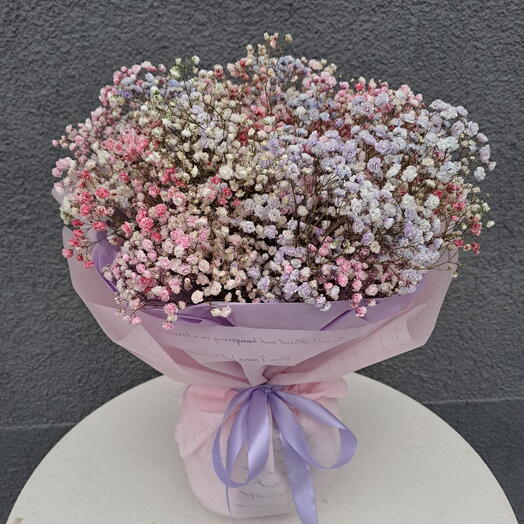 Monobucket made of multicolored gypsophila