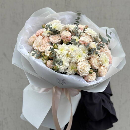 Нежные хризантемы и кустовые розы 🌸