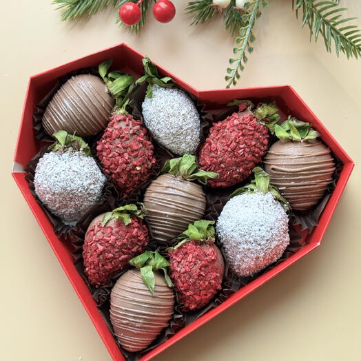 Клубника в шоколаде в коробке сердце ️🍓