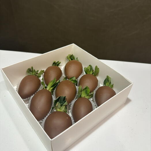 Клубника в шоколаде, подарок без повода «Классический молочный»