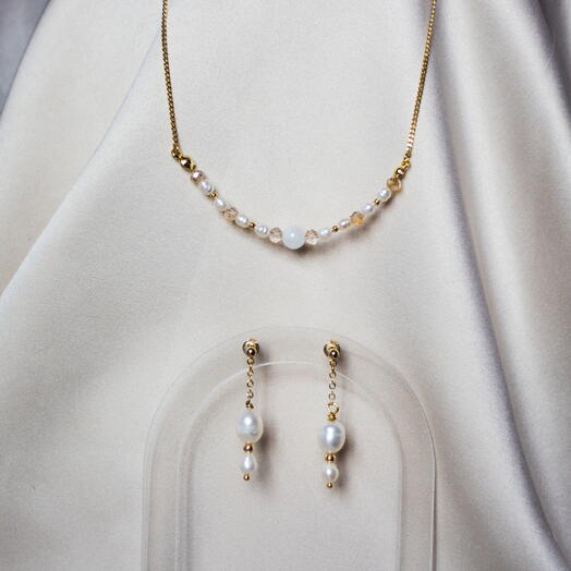 Комплект украшений с жемчугом и лунным камнем