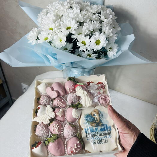Комбо букет из ромашки и клубники в шоколаде