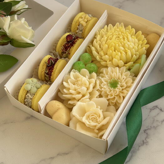 Сладкий  набор из пирожных макарон (мак-лимон, мохито) и цветы из птичьего молока/Cладкий подарок девушке,  маме, коллеге