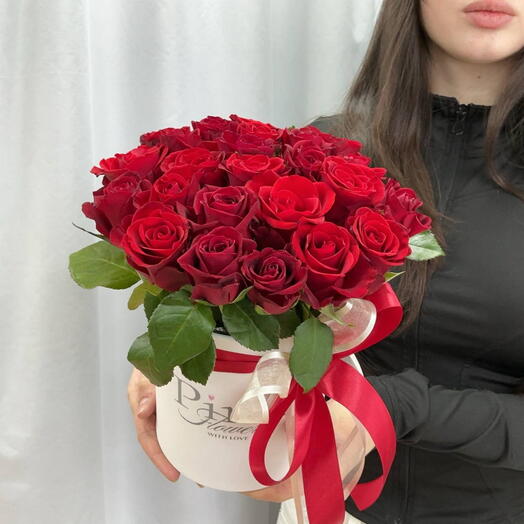 ️ 25 красных роз Кения в коробке