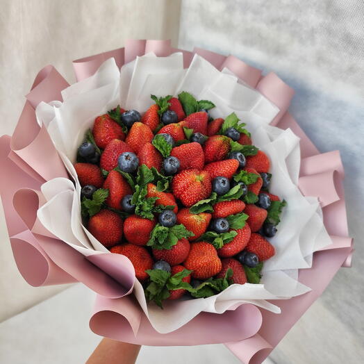 Букет клубничный "Очарование"