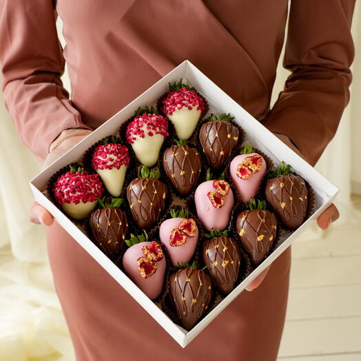 Клубника в шоколаде «Наш конфетный день»