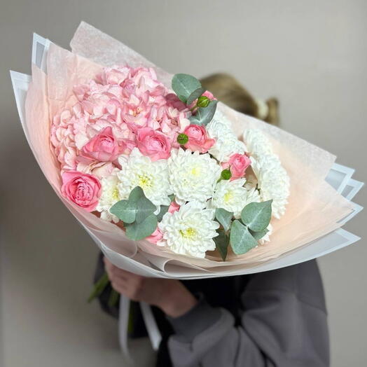 Авторский букет из гонтензии,хризантемы и кустовой розы 🌸