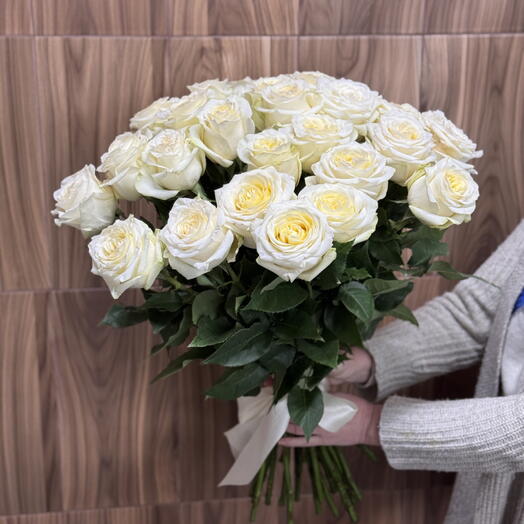 Букет из 25 белых роз