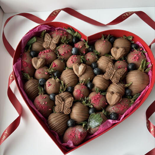 Клубника в шоколаде Сердце с голубикой 🫐