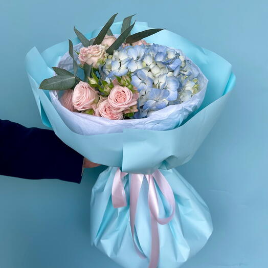 Гортензия с пионовидной розой