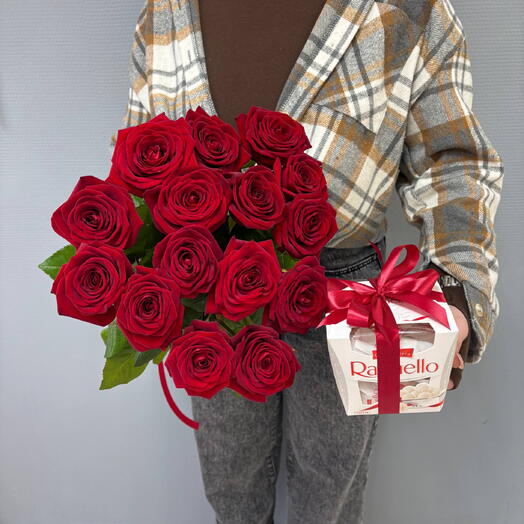 15 красных роз и раффаэлло