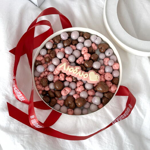 Драже из орехов и ягод в шоколаде «Люблю»