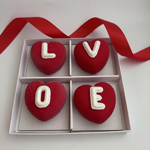 Муссовые пирожные сердца love