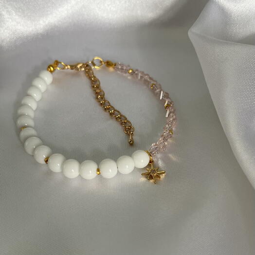 Браслет из белого натурального агата и розового алмазного стекла