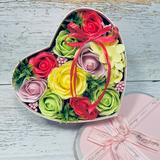 Набор из мыльных роз в форме сердца. Подарок на 8 Марта для жены, мамы, подруги, руководителя, учителя, воспитателя, коллеги