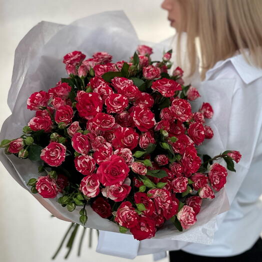 Стильный большой букет из кустовых мраморных роз ♥️