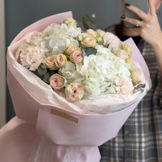Нежный букет с белой гортензией 🥰